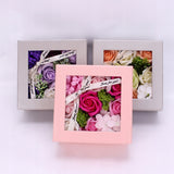 Gėlių dėžutė muilinės rožės elegantiška dovana