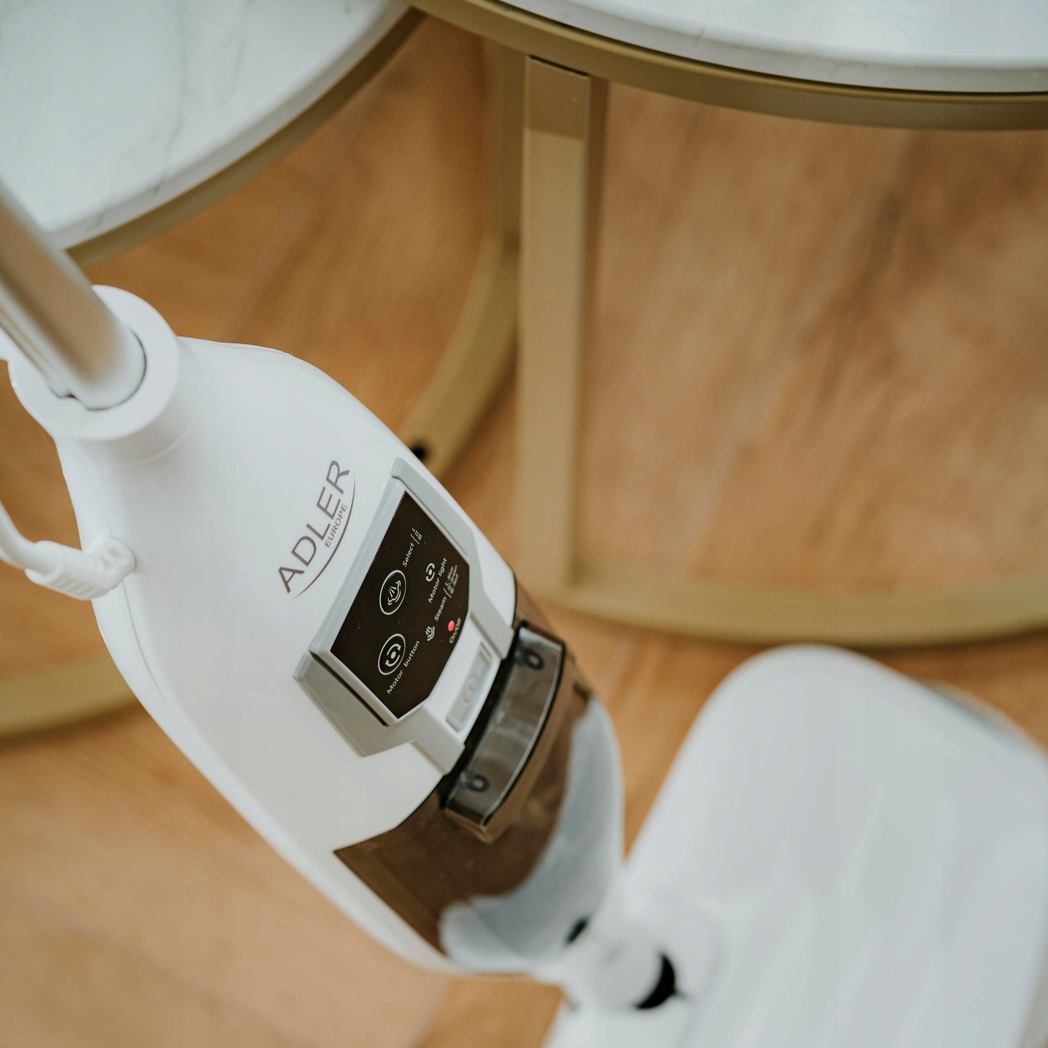 Besisukantis garų mopas 2in1, rankinis valytuvas, 8 antgaliai, Galia 1300W Adler AD 7052