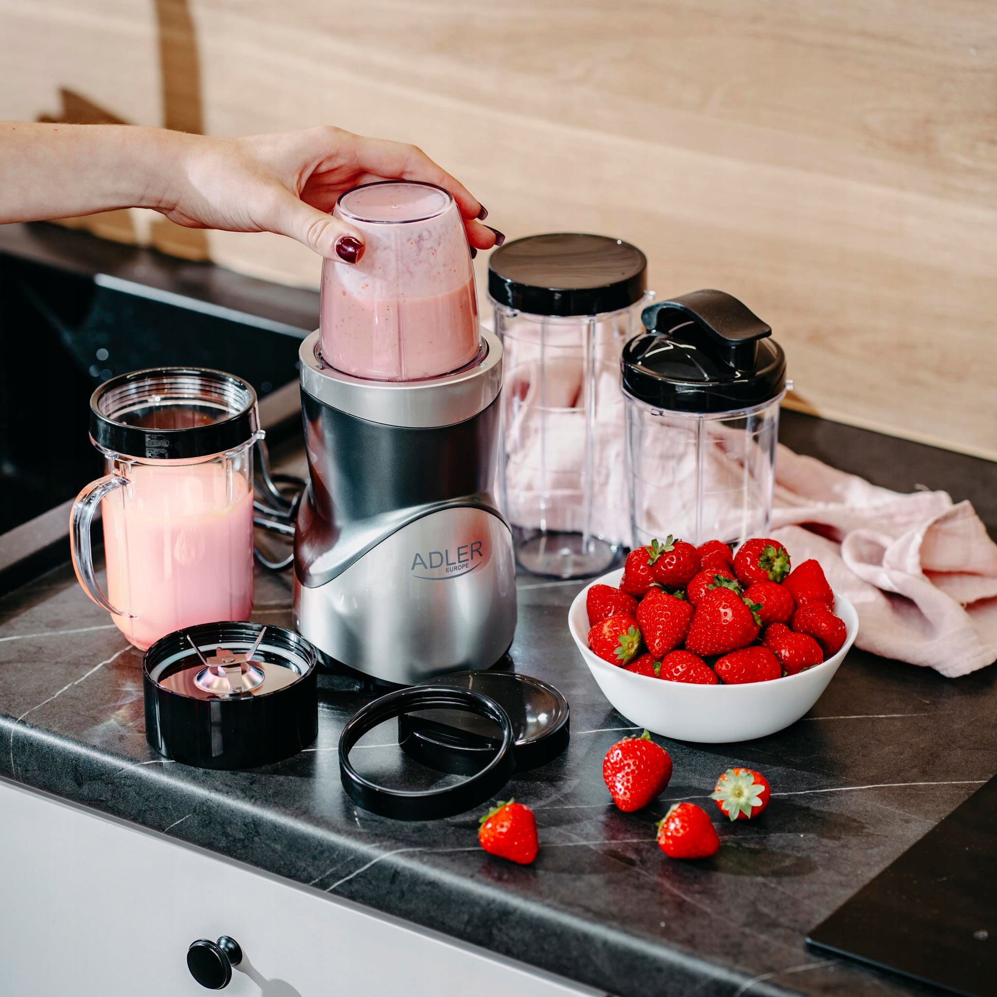 Stalo trintuvas smoothie kokteiliams 1200W + 4 buteliukai/puodeliai