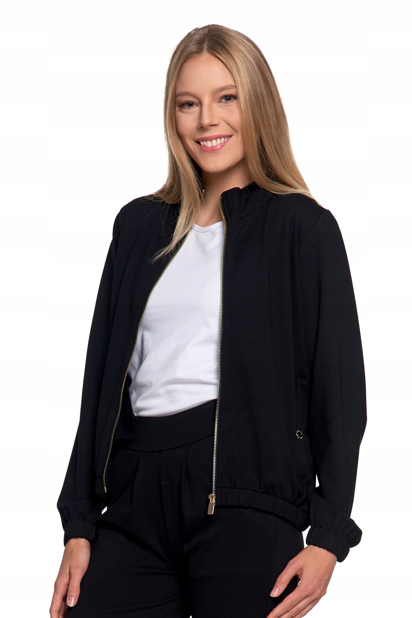 MOTERIŠKAS BOMBER STILIAUS DŽEMPERIS, ATSEGAMAS, VIENOS SPALVOS, SU STOVĖJIMU APKAKLE, BE KAPUČIO, MORAJ L