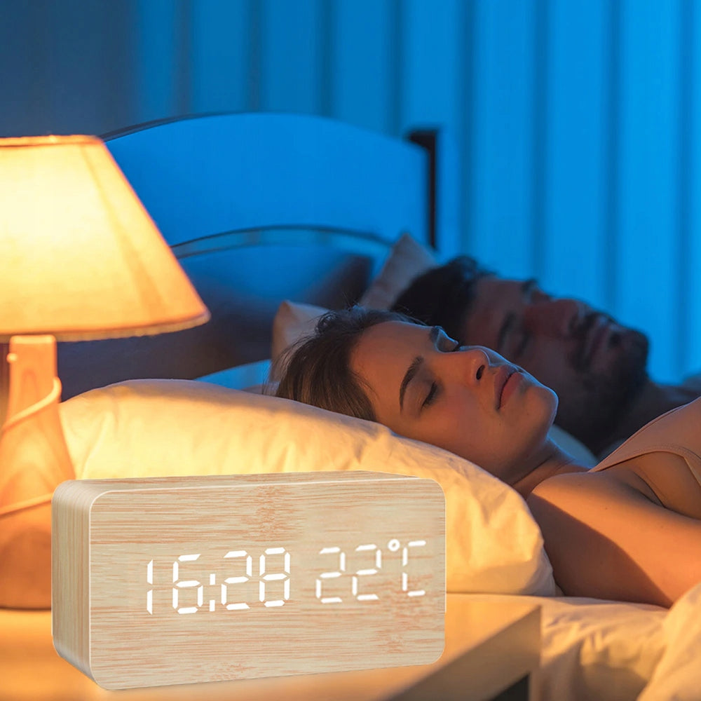 Elektroninis žadintuvas su medžio imitacija, laikrodis, termometras, data RETOO