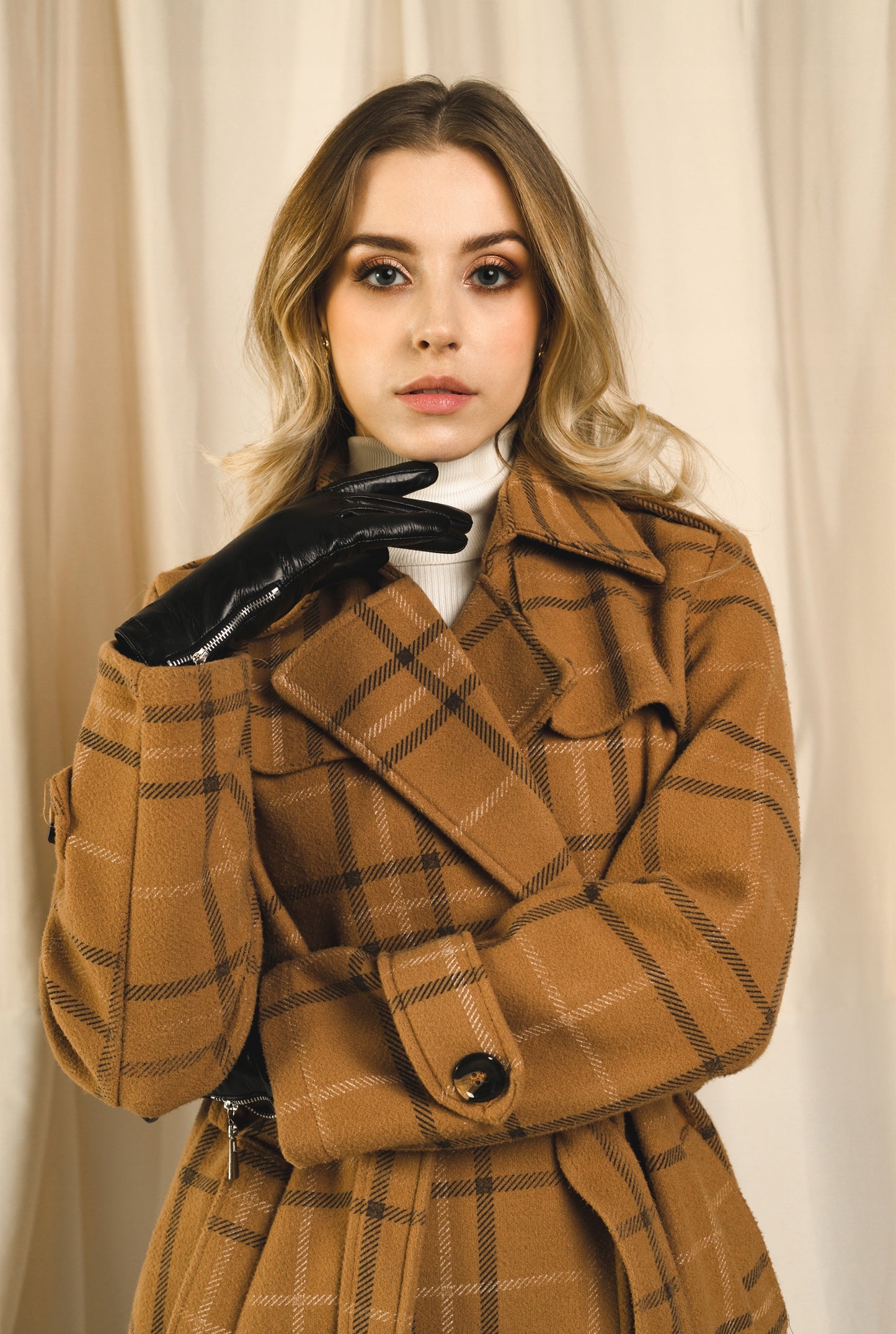 Betlewski Moteriškos odinės pirštinės madingos žiemai priglundančios prie rankos