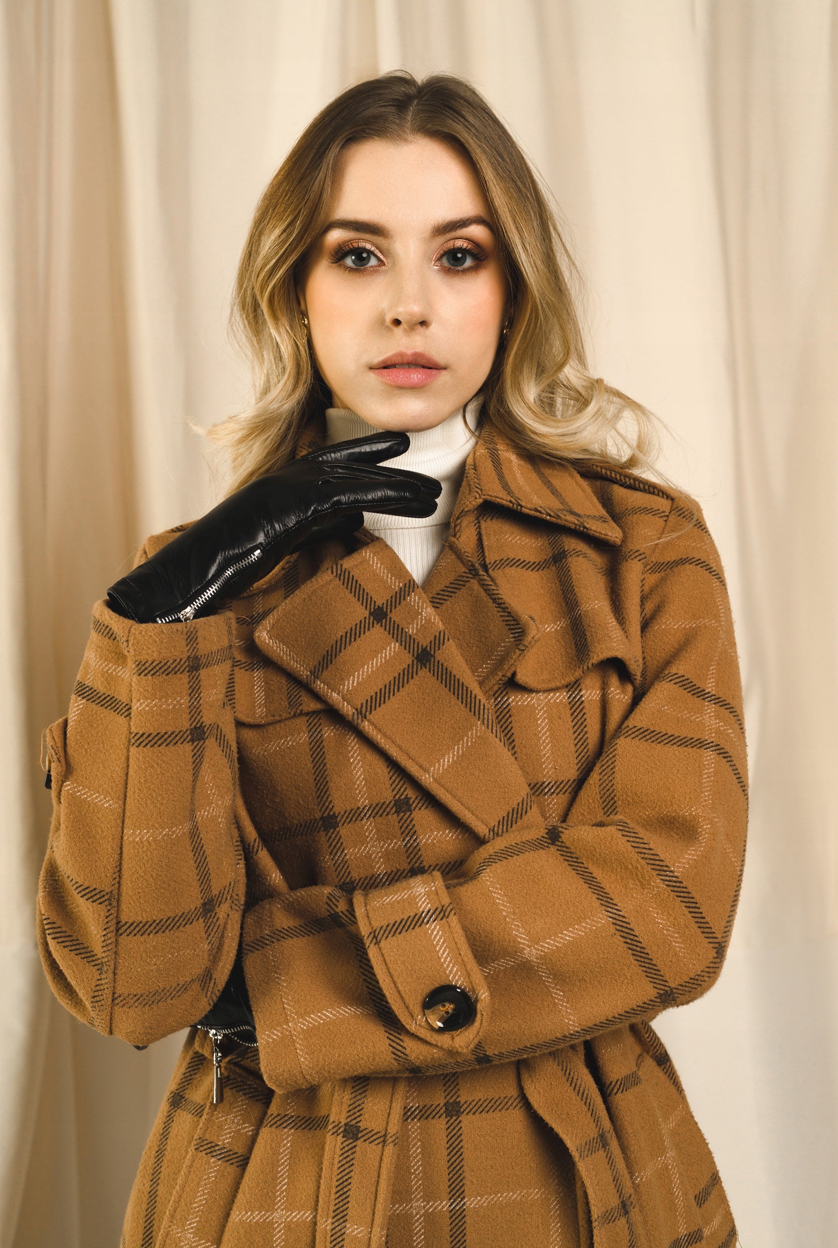 Betlewski Moteriškos odinės pirštinės madingos žiemai priglundančios prie rankos