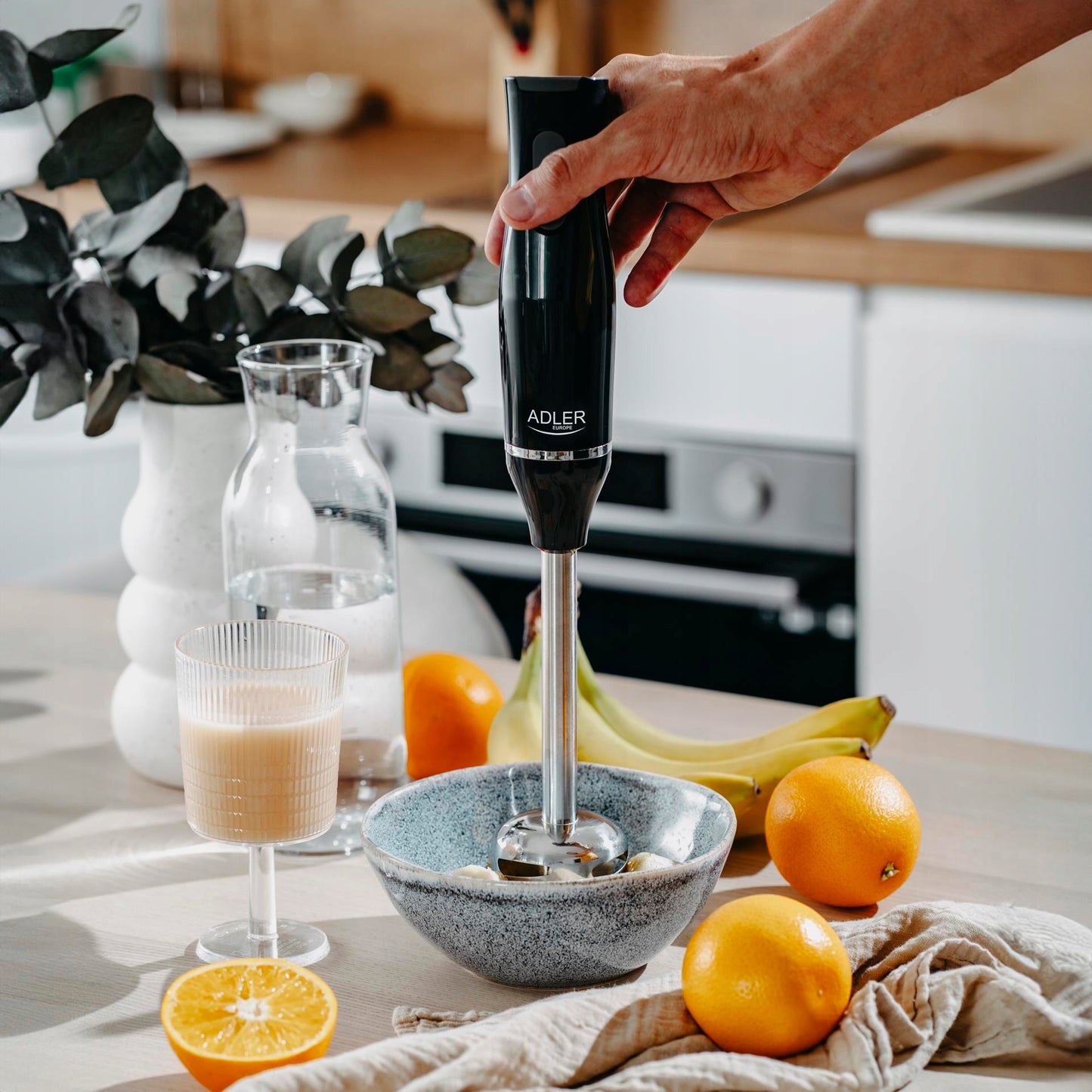 Rankinis daugiafunkcis trintuvas su plieniniais ašmenimis, šluotele ir smulkintuvu