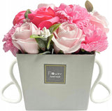 Puokštė, rožinės rožės ir gvazdikai – gėlės ypatingoms progoms, malonus kvapas