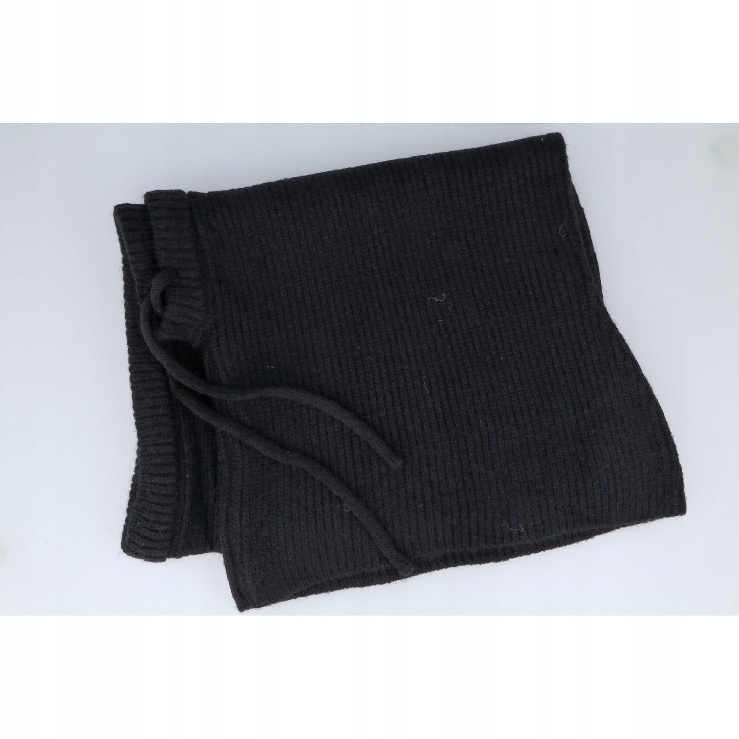 JUODAS KAMINĖLIS BALACLAVA kepuraitė MOTERIŠKA