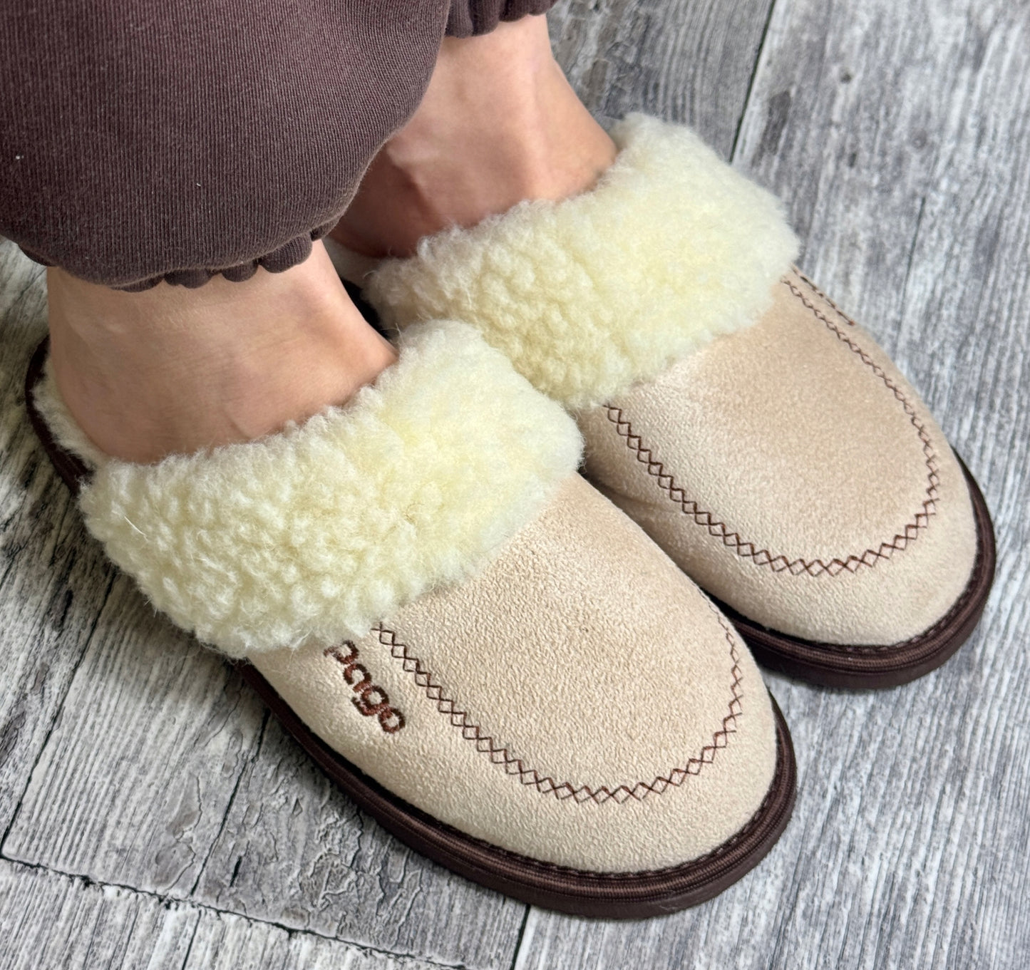 Šiltos moteriškos šlepetės iš natūralios merino vilnos, naminės šlepetės "Pago"