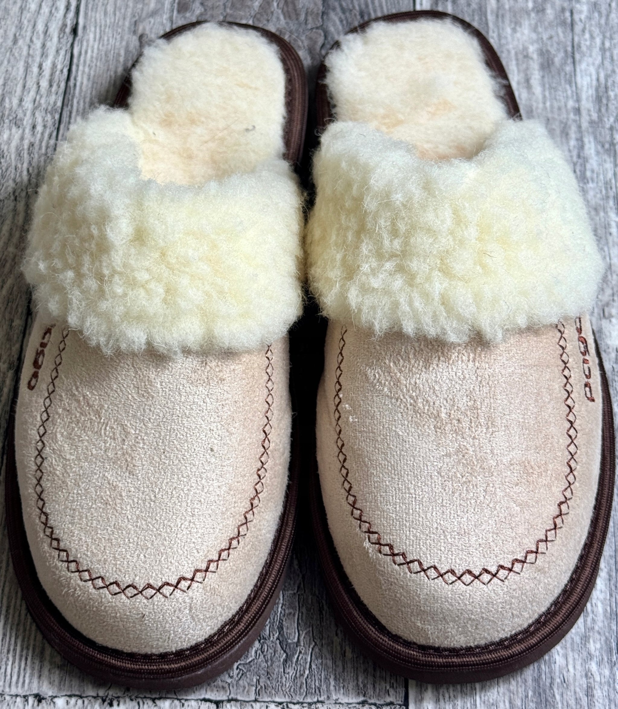 Šiltos moteriškos šlepetės iš natūralios merino vilnos, naminės šlepetės "Pago"