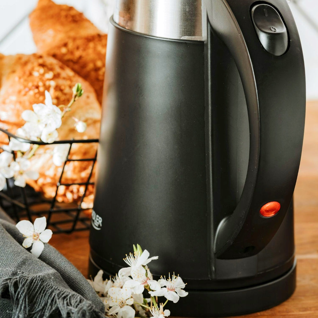 Elektrinis belaidis metalinis virdulys 800W 0,6 l juodas