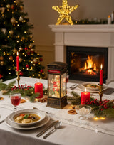 Kalėdinė dekoracija - telefono būdelė su Kalėdų seneliu, dovanomis ir krentančiu sniegu