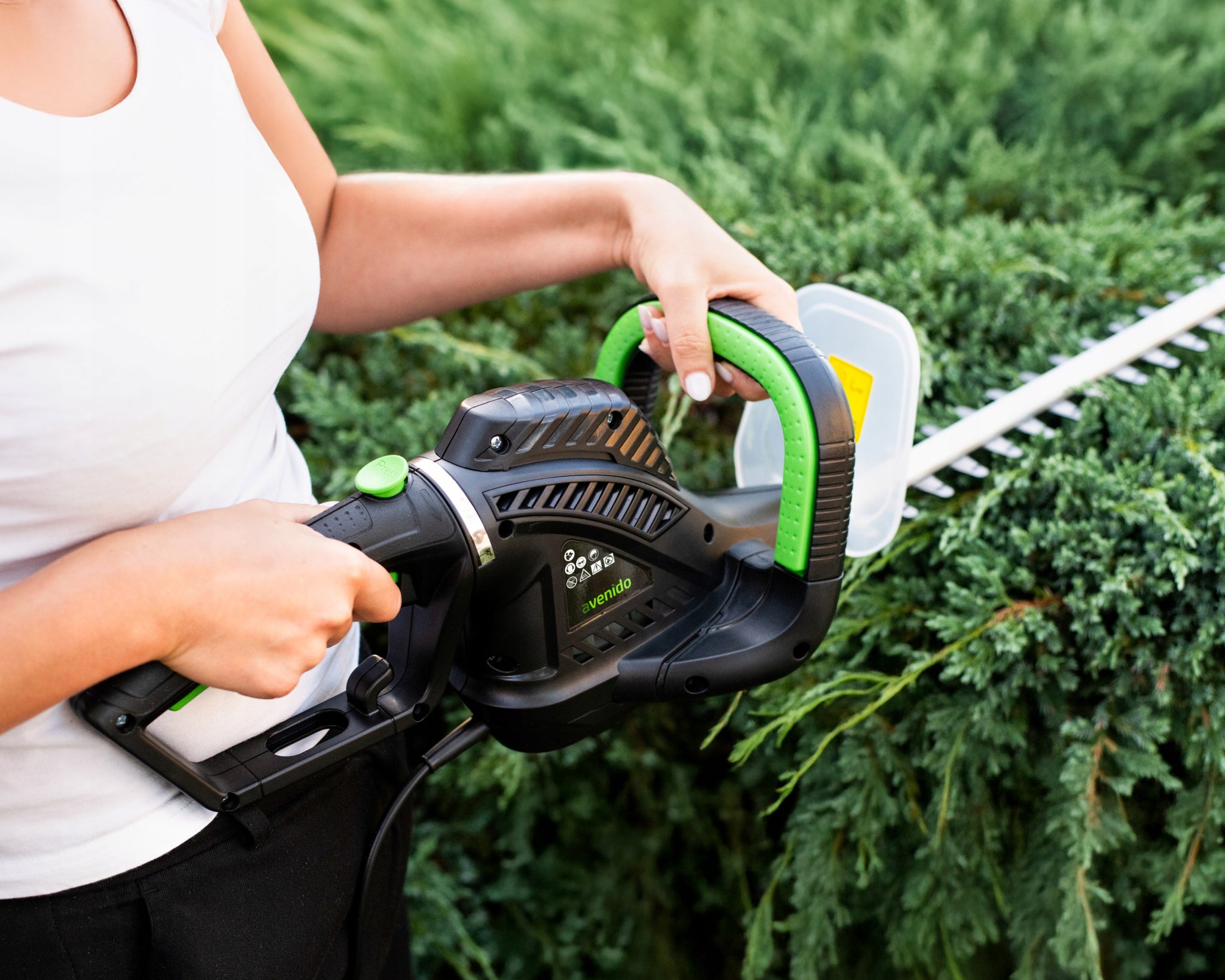 Elektrinės gyvatvorių žirklės 61 cm krūmų genėjimui AVENIDO