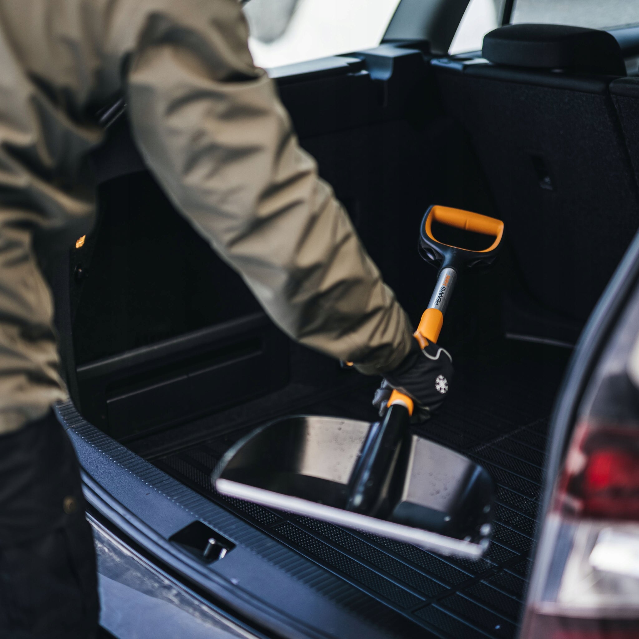 FISKARS X-SERIES Sniego kastuvas 98x29cm