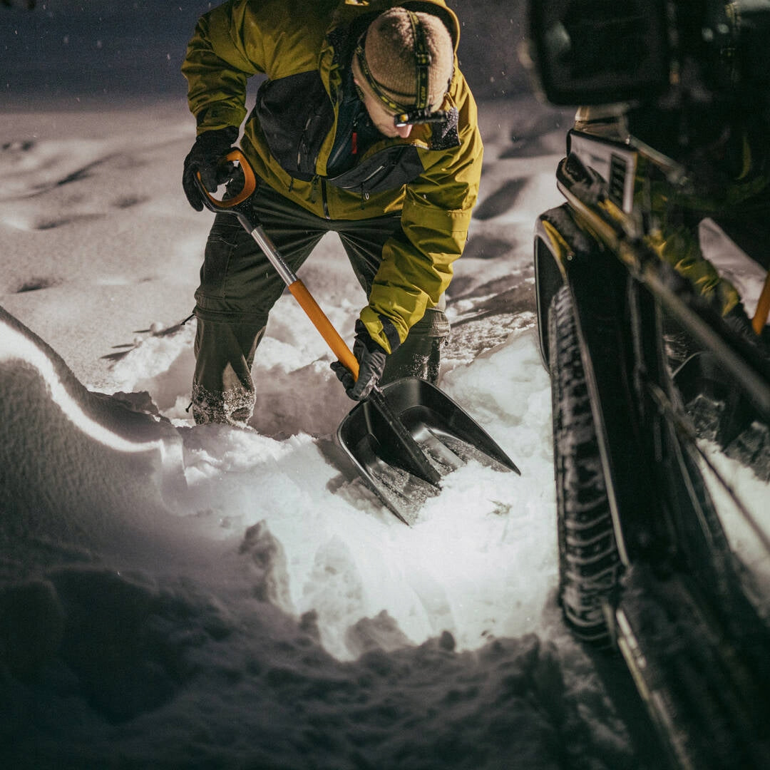 FISKARS X-SERIES Sniego kastuvas 98x29cm