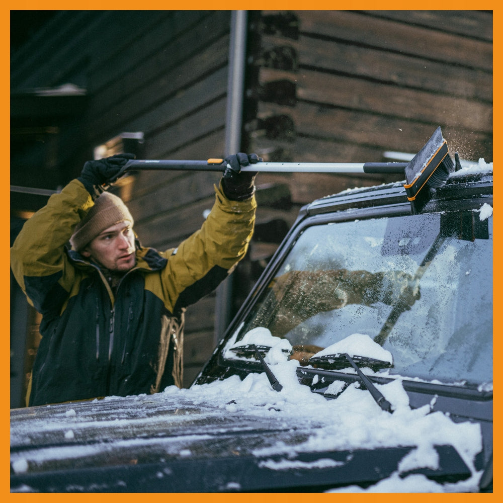 FISKARS X-SERIES teleskopinis sniego grandiklis-šepetys 96-121 cm