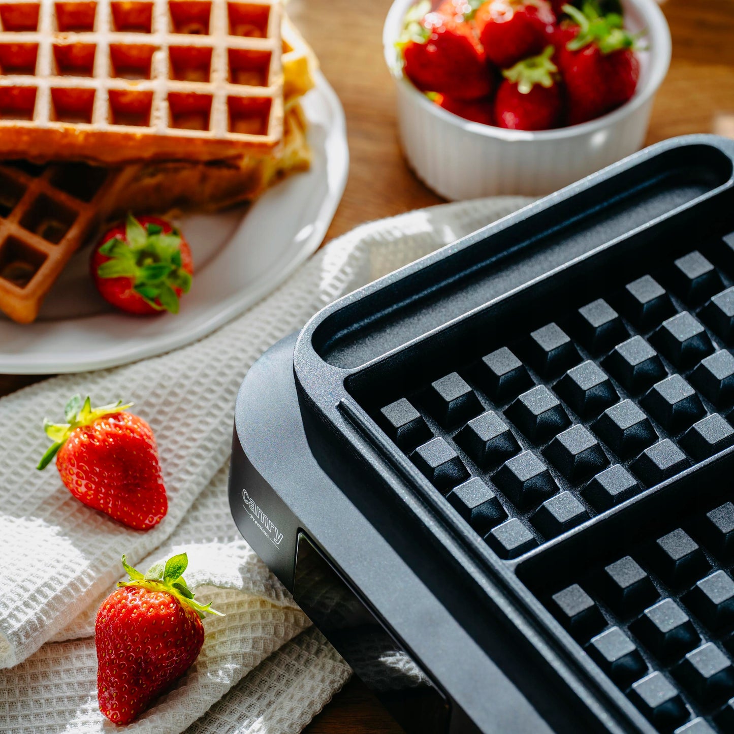 Vaflių keptuvė 2200W, 2 XXL vafliai, su laikmačiu, gilios plokštės, reguliuojama, nelipni danga