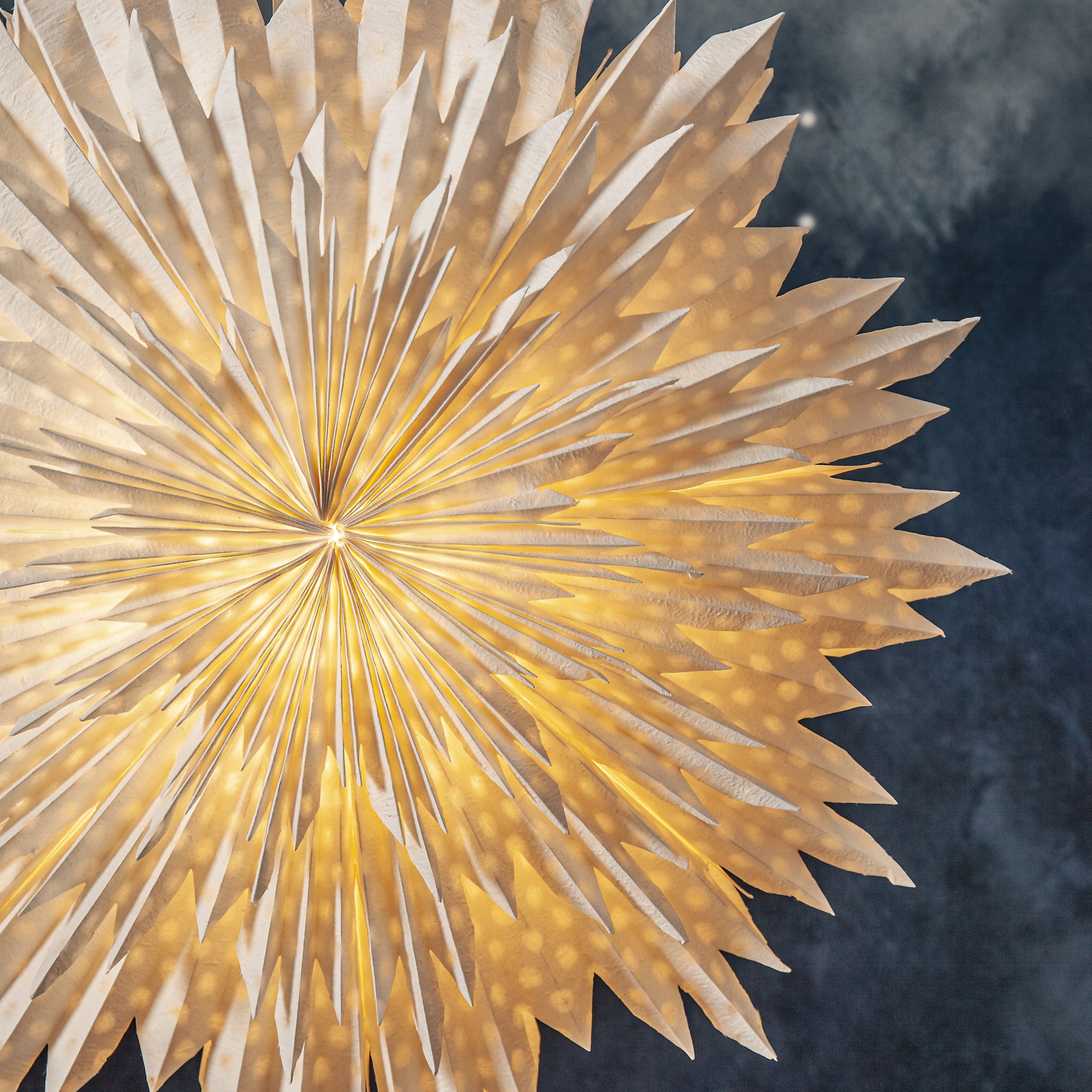 BALTA ŽVAIGŽDĖ CLOUD 60 cm - NAMŲ DEKORACIJOS KALĖDOMS IR RENGINIAMS