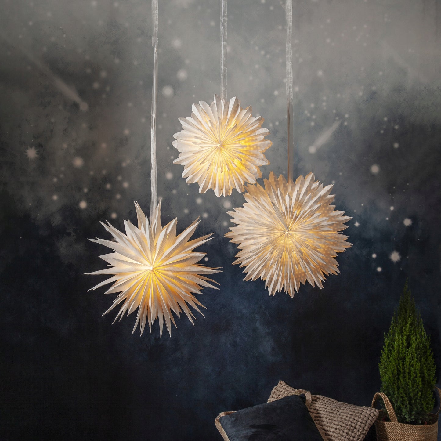 BALTA ŽVAIGŽDĖ CLOUD 60 cm - NAMŲ DEKORACIJOS KALĖDOMS IR RENGINIAMS