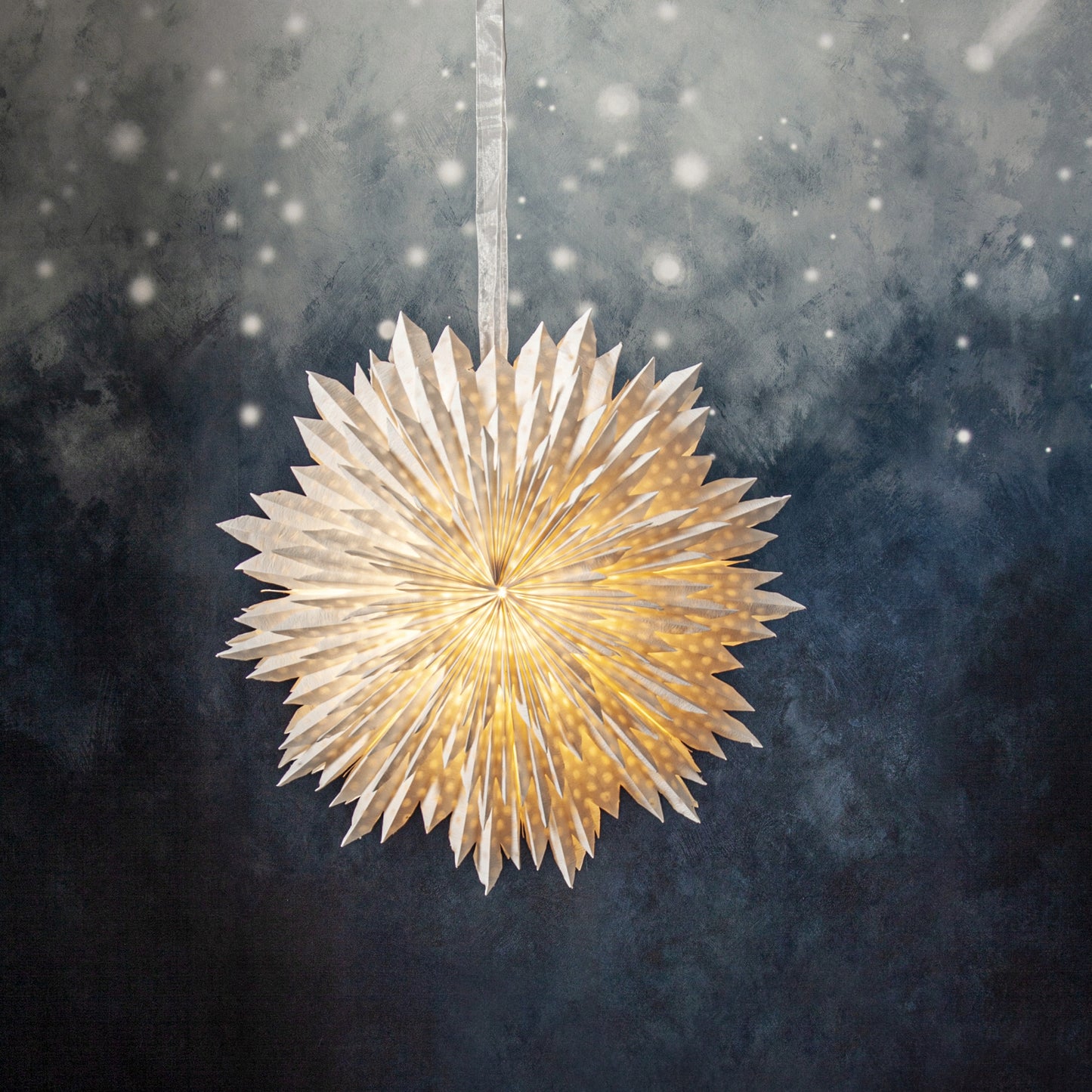 BALTA ŽVAIGŽDĖ CLOUD 60 cm - NAMŲ DEKORACIJOS KALĖDOMS IR RENGINIAMS