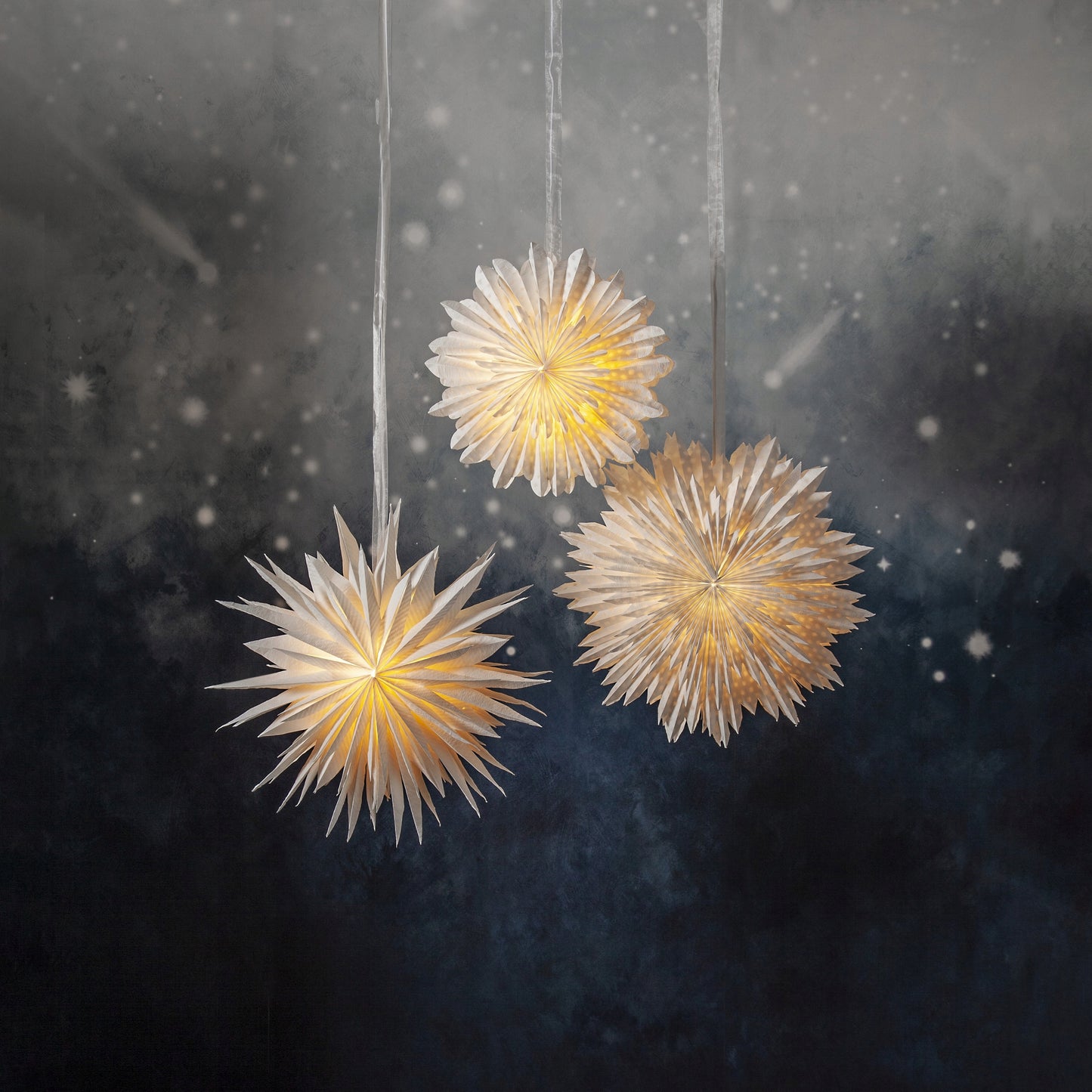 BALTA ŽVAIGŽDĖ CLOUD 60 cm - NAMŲ DEKORACIJOS KALĖDOMS IR RENGINIAMS