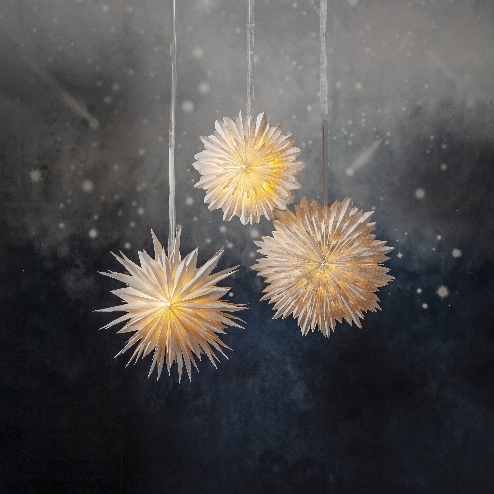 BALTA ŽVAIGŽDĖ CLOUD 60 cm - NAMŲ DEKORACIJOS KALĖDOMS IR RENGINIAMS