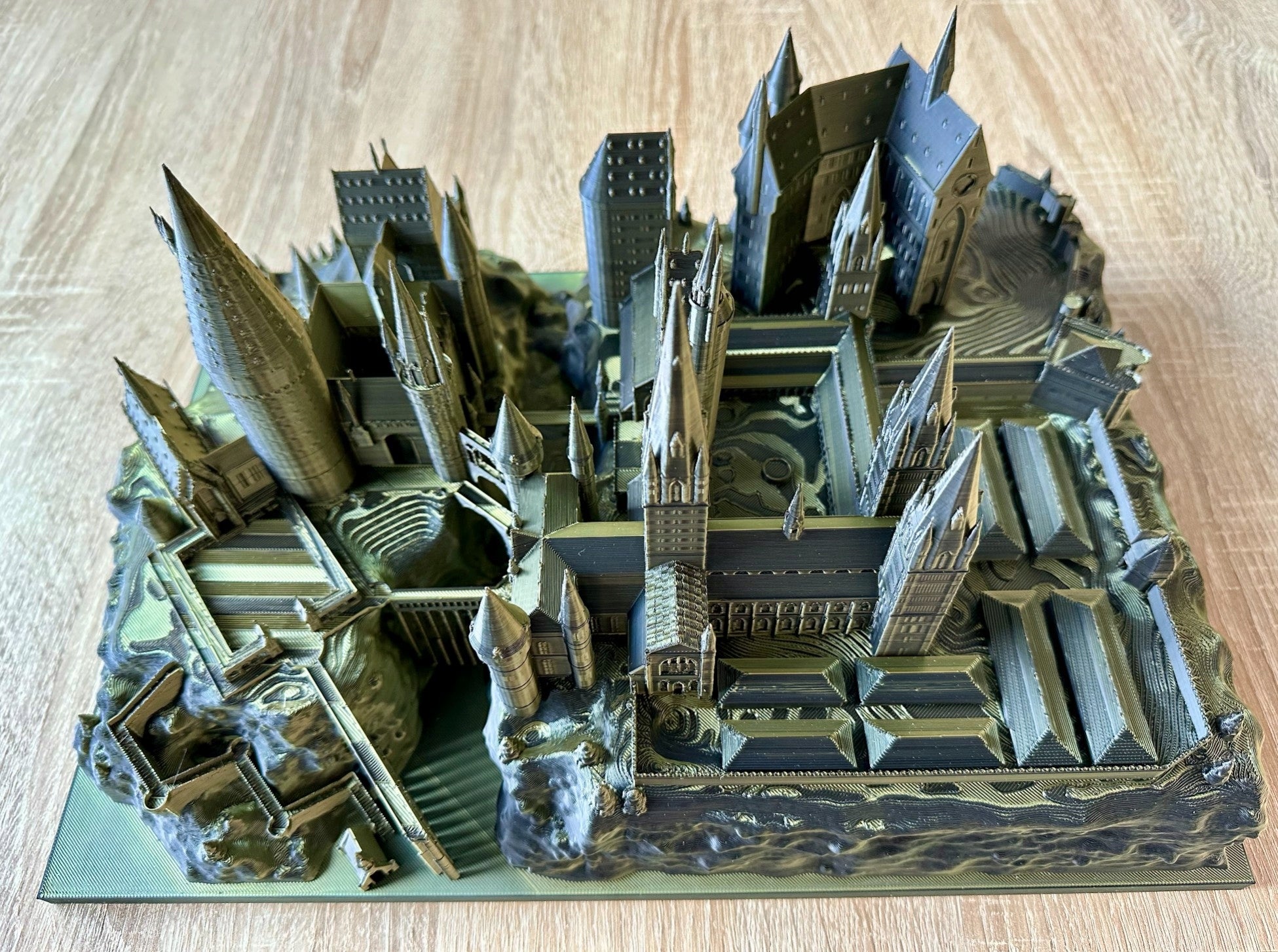 HARRY POTTER HOGWARTŲ 3D FIGŪRĖ, 38 CM