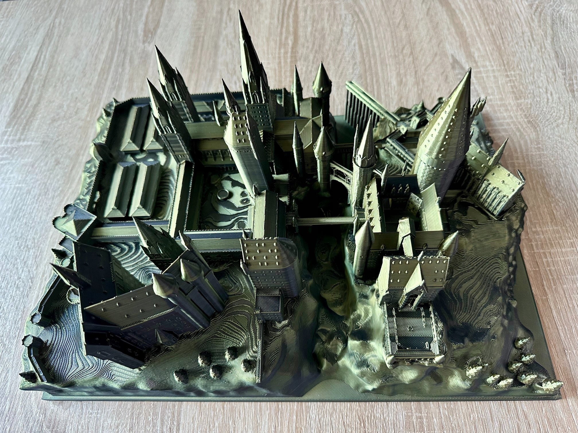 HARRY POTTER HOGWARTŲ 3D FIGŪRĖ, 38 CM