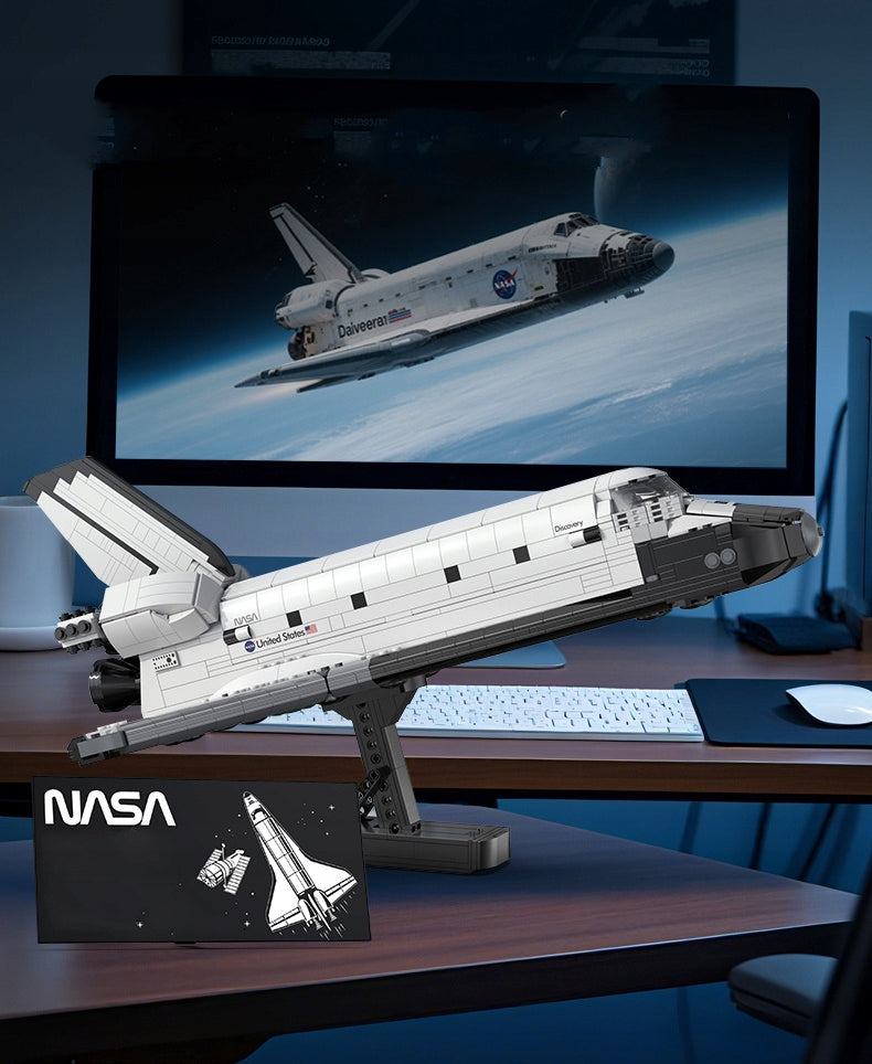 Statybiniai blokeliai CaDA NASA modelis KOSMINĖ ŠAUDYKLĖ DISCOVERY SPACE SHUTTLE 1827 elementai.
