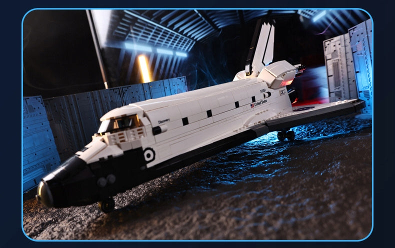 Statybiniai blokeliai CaDA NASA modelis KOSMINĖ ŠAUDYKLĖ DISCOVERY SPACE SHUTTLE 1827 elementai.