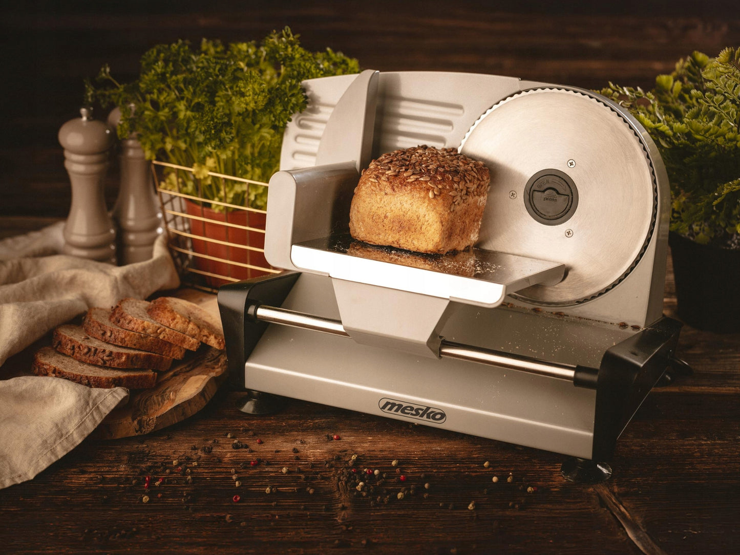 Elektrinė pjaustyklė duonai, dešroms, sūriui, daržovėms, 400W, metalinė, su reguliuojama ašmenų padėtimi