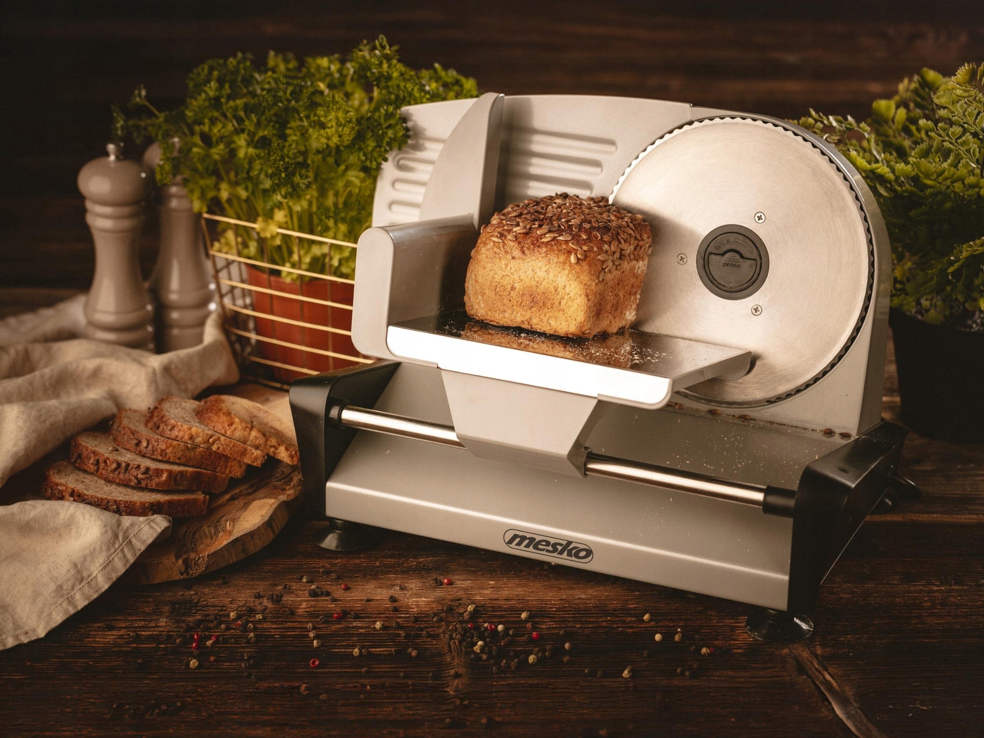 Elektrinė pjaustyklė duonai, dešroms, sūriui, daržovėms, 400W, metalinė, su reguliuojama ašmenų padėtimi