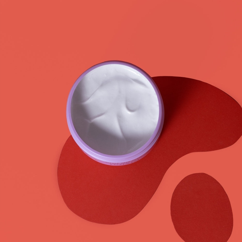 KREMAS GARBANOTIEMS PLAUKAMS formavimui STIPRINANČIOS SUKURENTŲ GARBANŲ PALEIDIMAS TWISTY