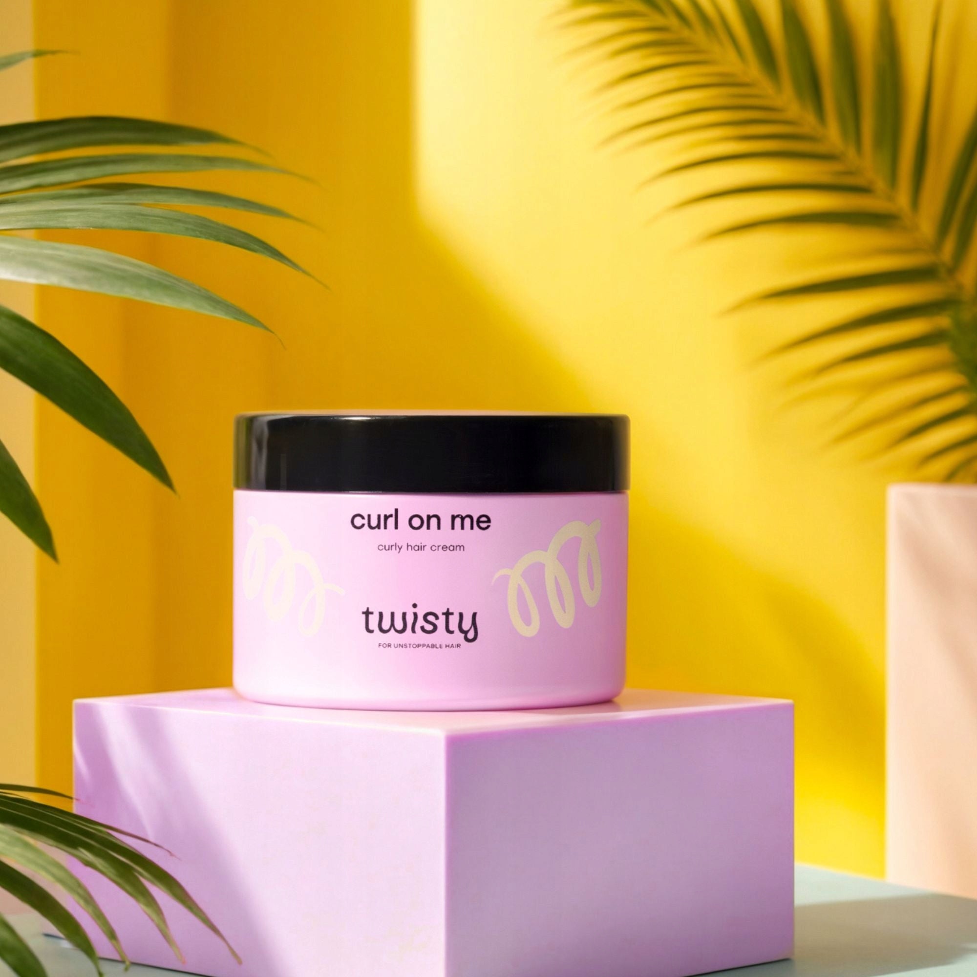 KREMAS GARBANOTIEMS PLAUKAMS formavimui STIPRINANČIOS SUKURENTŲ GARBANŲ PALEIDIMAS TWISTY