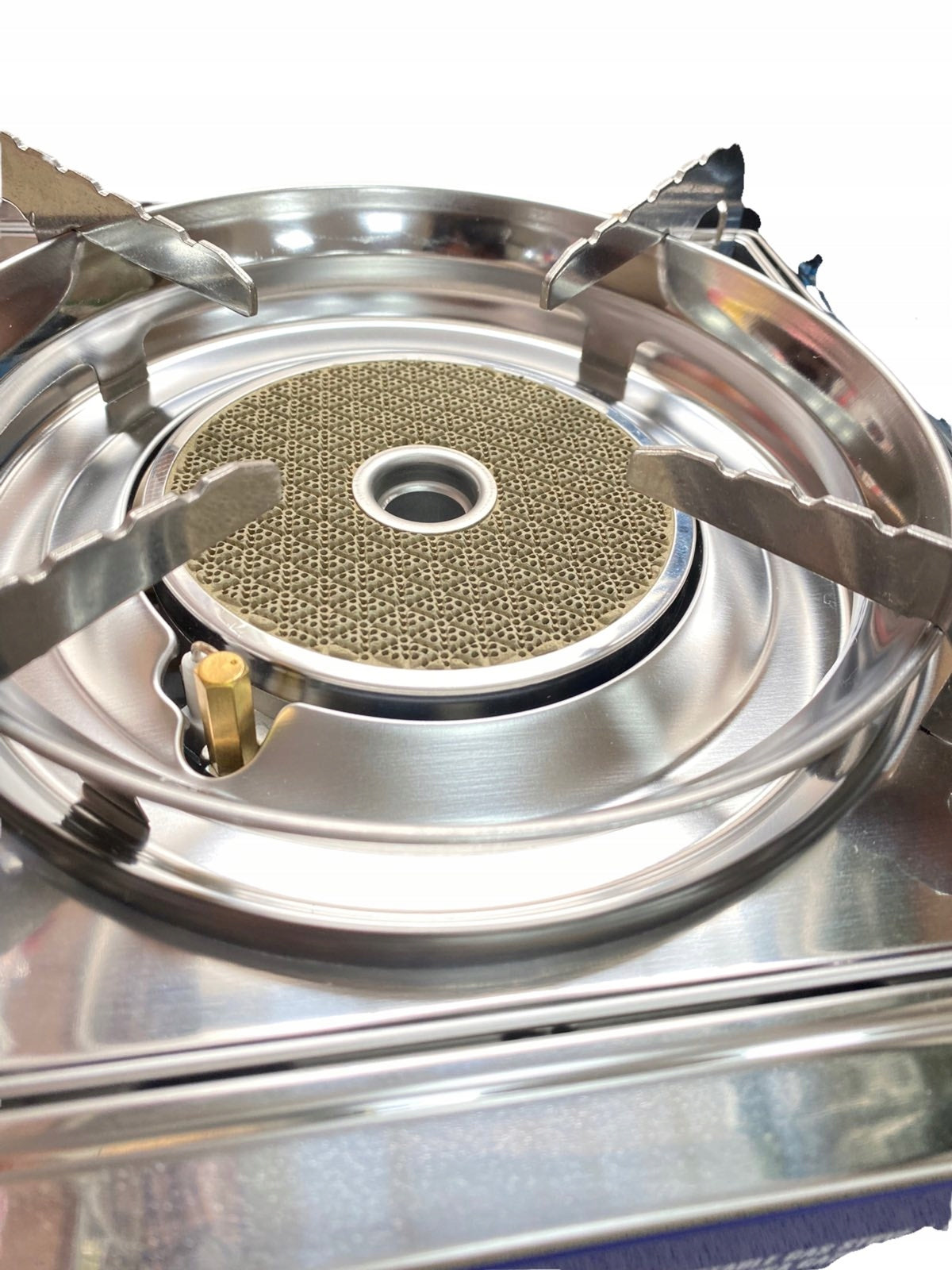 Kempingo viryklė Keramikinis degiklis Tiross TS-266 Lagaminas pridedamas