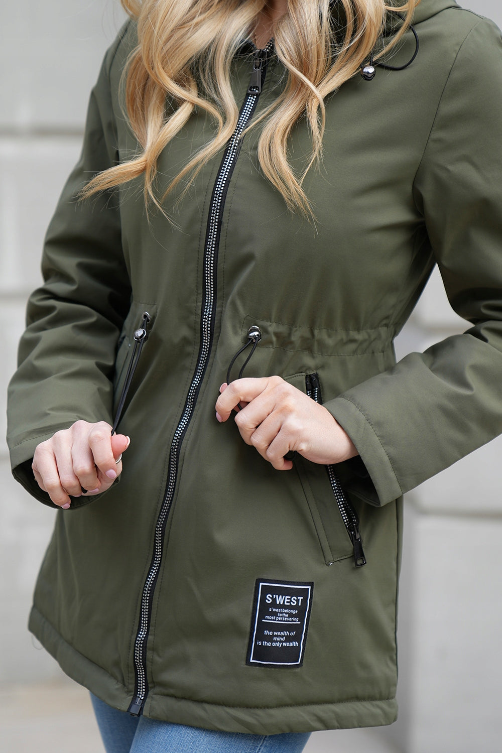 MADINGAS PERĖJIMAS LIEKNINANTI PARKA STRIUKĖ SU GOBTUVU 3 SPALVOS S