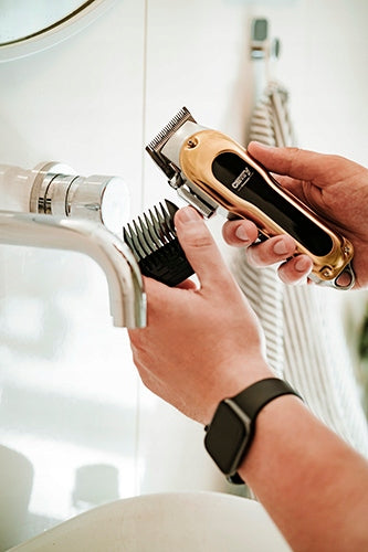 Plaukų kirpimo mašinėlė, smulki buitinė technika, LED, 4 antgaliai, USB įkrovimas