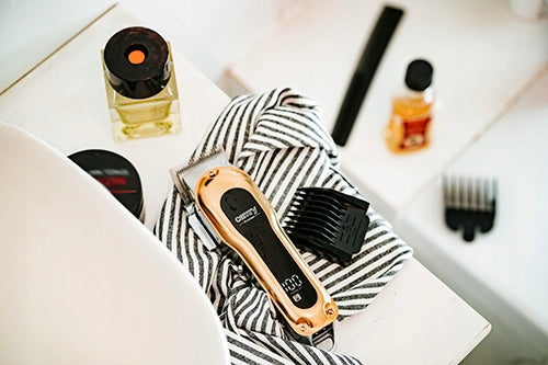 Plaukų kirpimo mašinėlė, smulki buitinė technika, LED, 4 antgaliai, USB įkrovimas