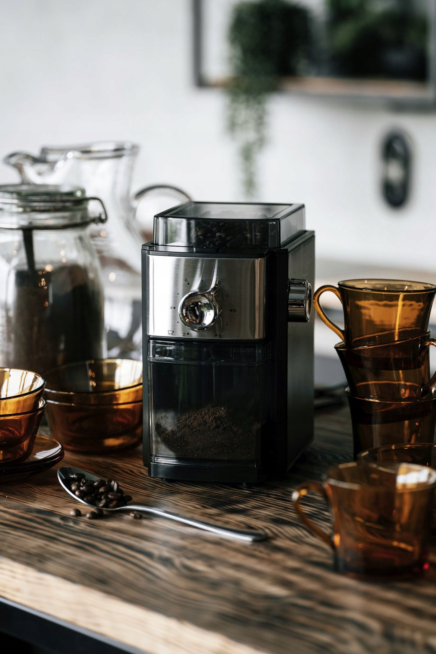 Kavos malūnėlis su girnomis 300W 250g 12 puodeliams su reguliuojamu malimo rupumu