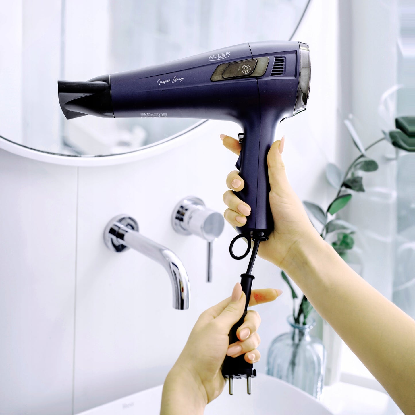 Galinga plaukų džiovintuvė Adler 2400W su susukamu laidu + difuzorius + šaltas pūtimas