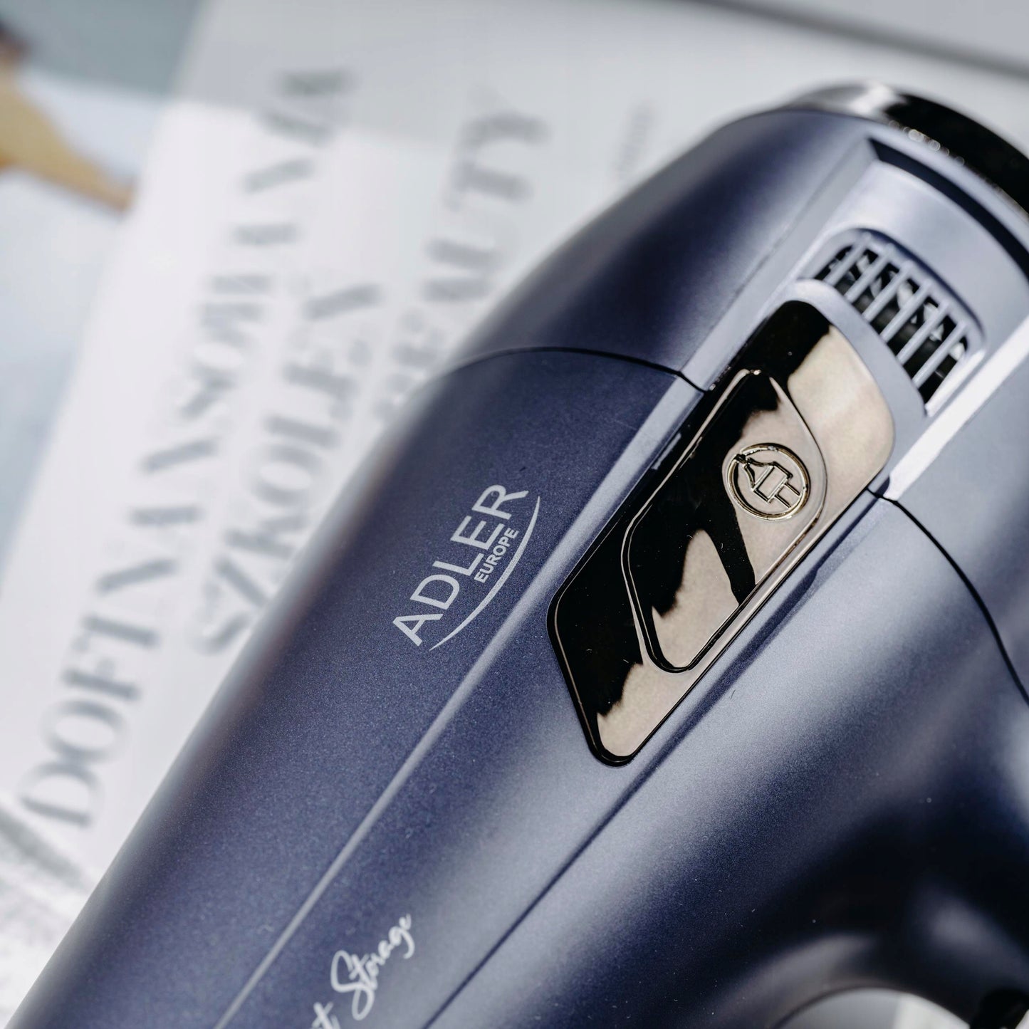 Galinga plaukų džiovintuvė Adler 2400W su susukamu laidu + difuzorius + šaltas pūtimas