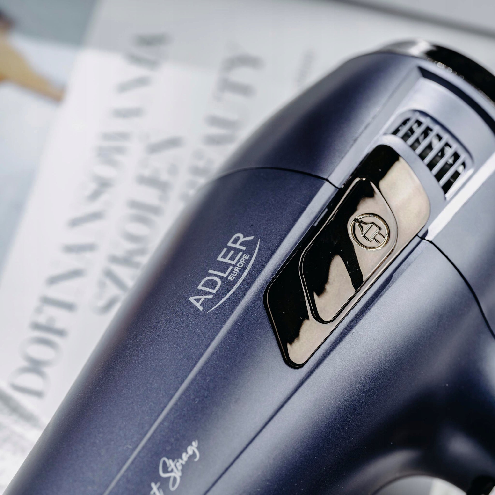 Galinga plaukų džiovintuvė Adler 2400W su susukamu laidu + difuzorius + šaltas pūtimas