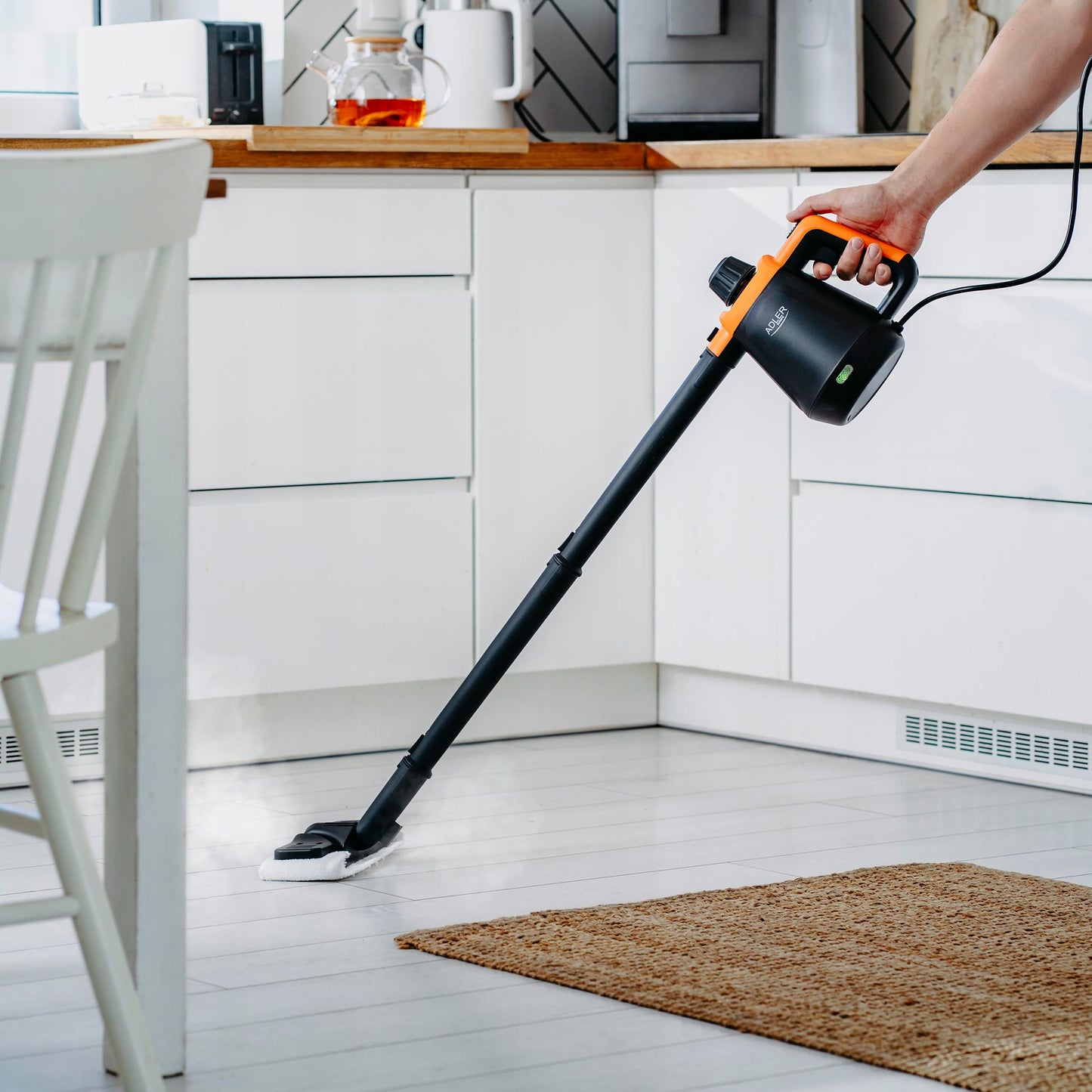 Garų valytuvas su prailginimu ir priedų rinkiniu Adler AD7038 BO