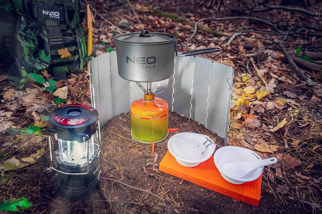 NEO TURISTINĖ LEMPUTĖ PO PALAPINE, KEMPINGO, LED, 3xAA, 3W1, 200lm, 99-030