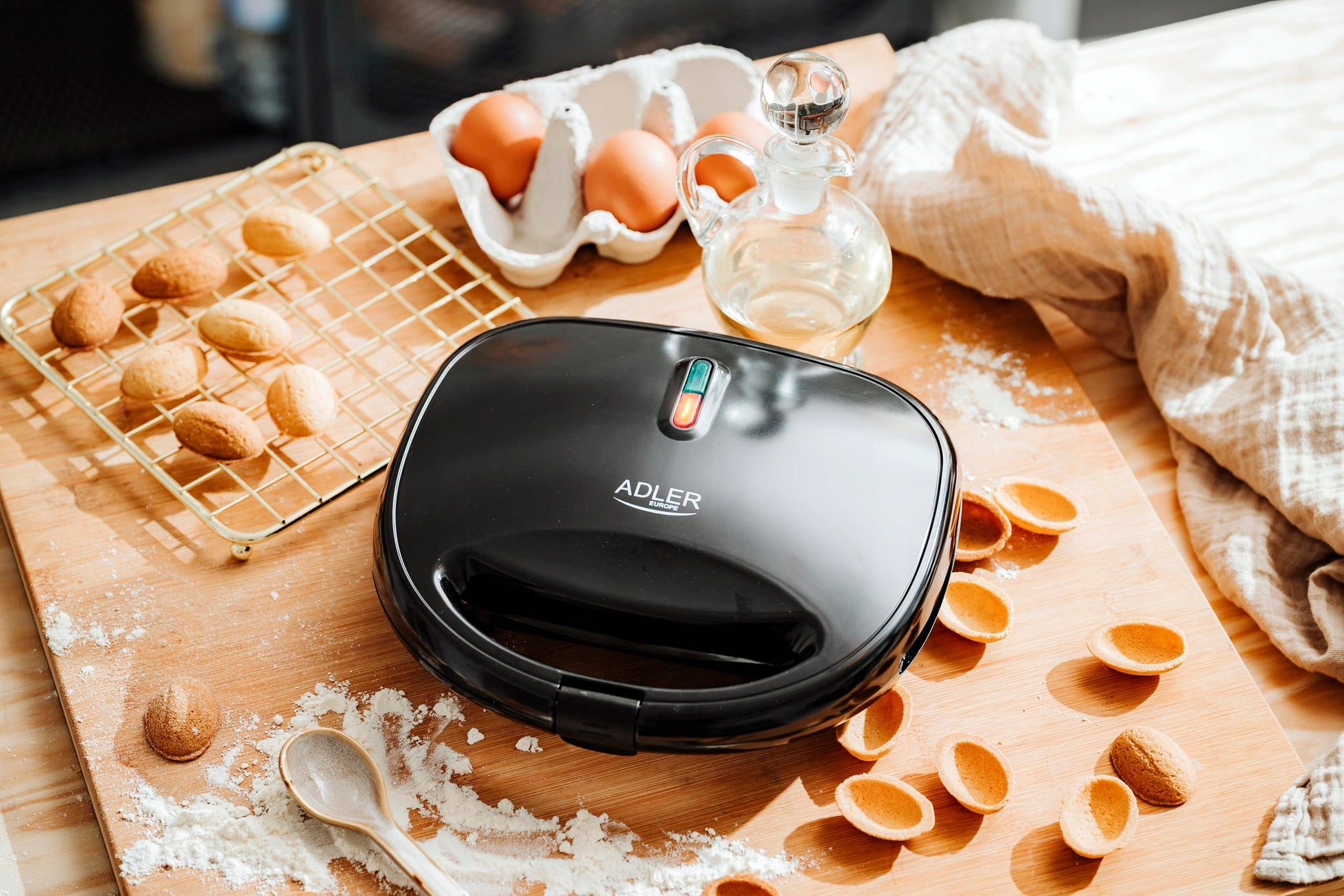 Kepimo aparatas "Riešutėliai" 12 vnt. formai, 1200W, neprideganti danga