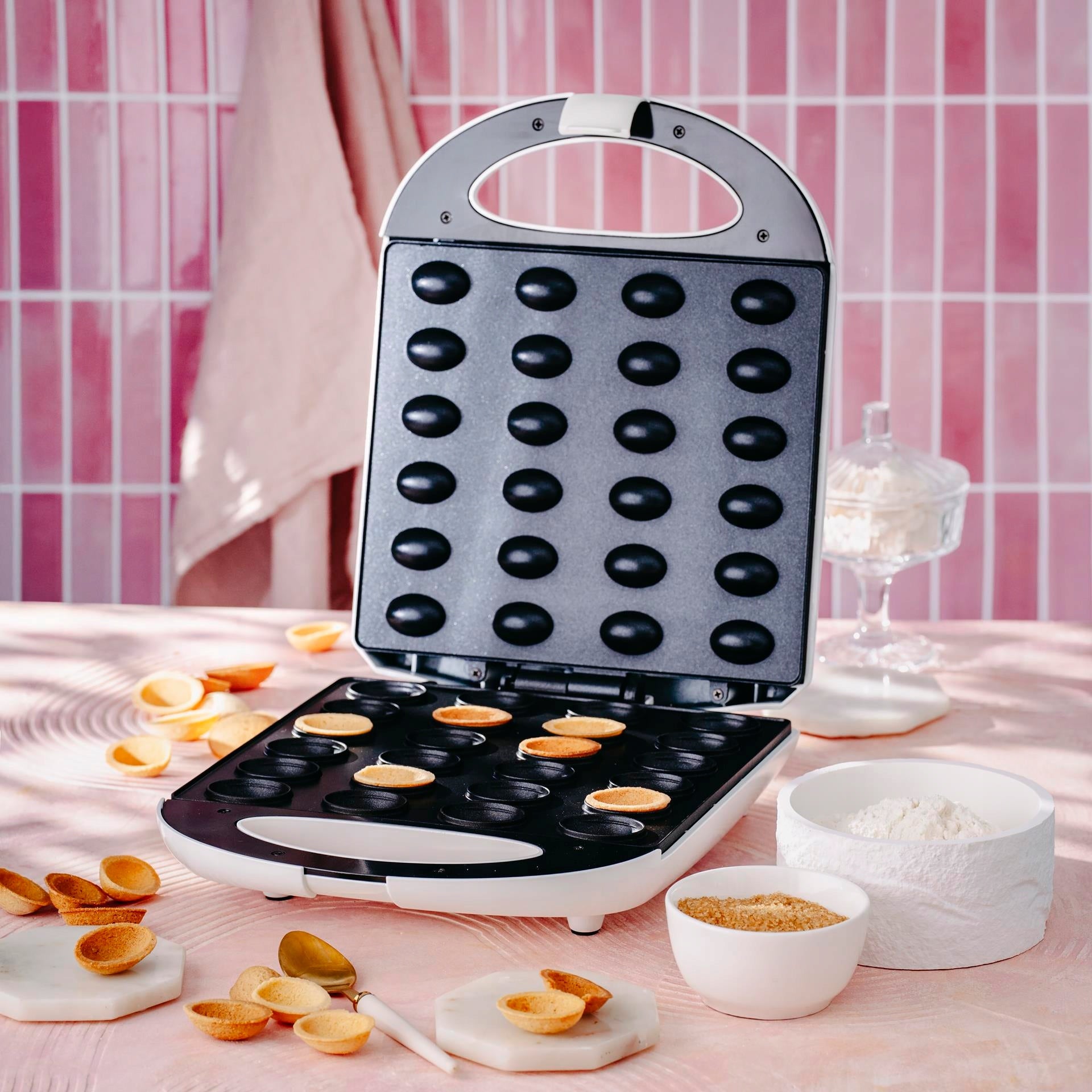 Kepimo aparatas forminiams sausainiams (riešutams), forma 24 vnt., Non-stick danga, 1600W, Receptai