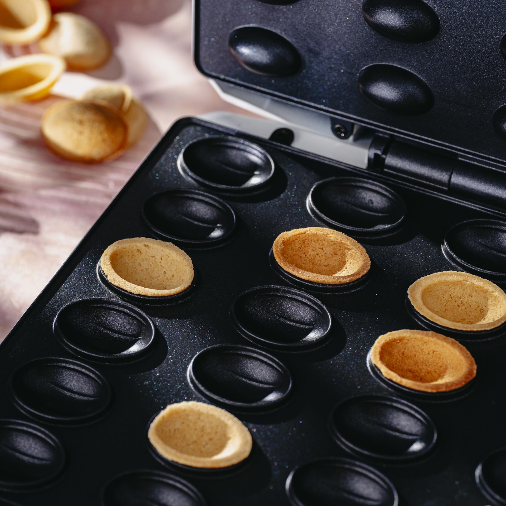 Kepimo aparatas forminiams sausainiams (riešutams), forma 24 vnt., Non-stick danga, 1600W, Receptai