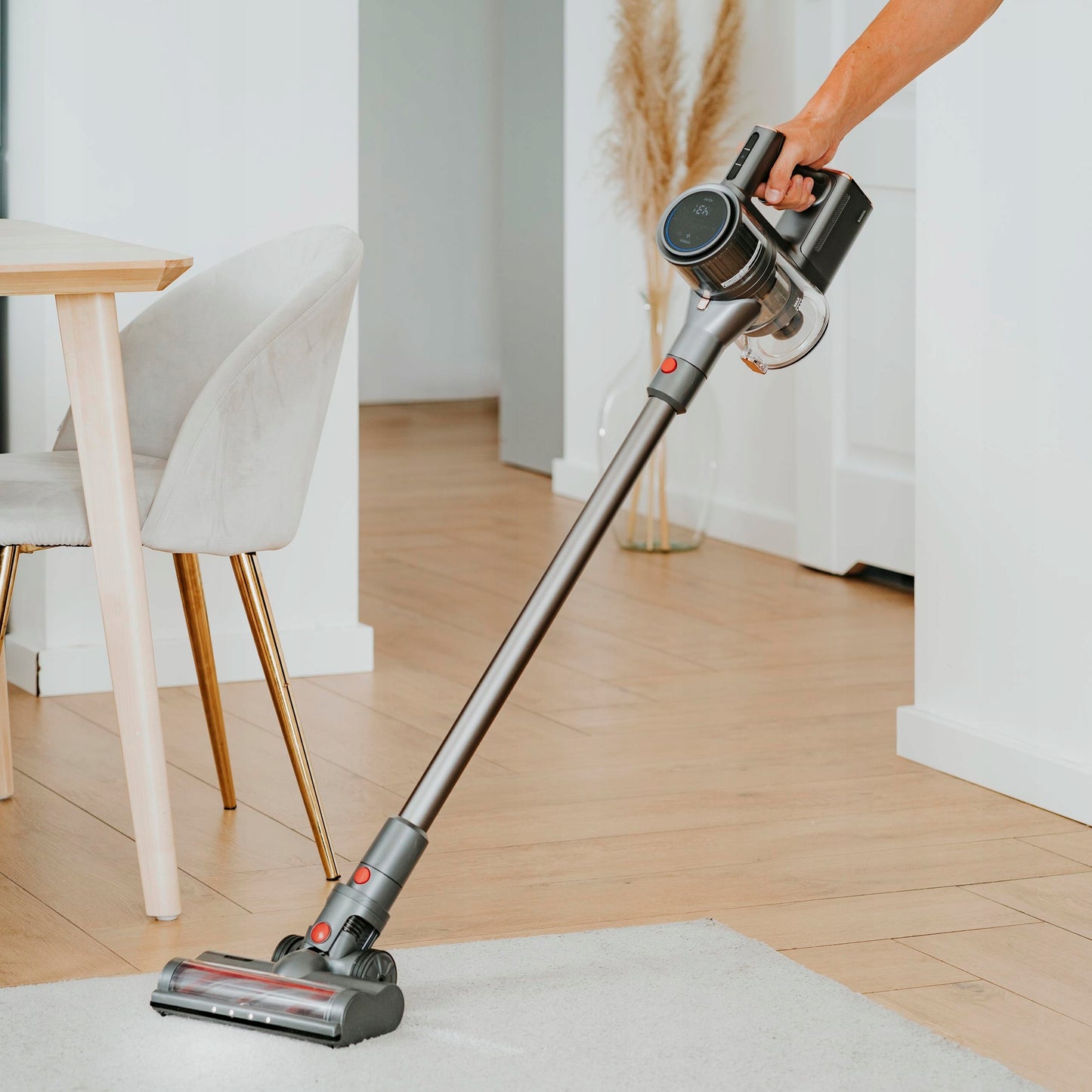 Belaidis vertikalus dulkių siurblys 400W 29,6V, be maišelio, su elektriniu šepečiu, lengvas