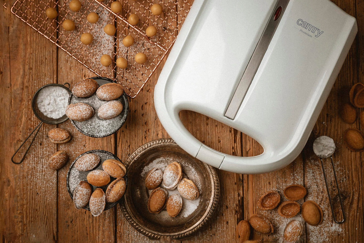 Elektrinis riešutėlių ir sausainėlių kepimo aparatas, virtuvės smulkūs buitiniai prietaisai, 24 vnt.