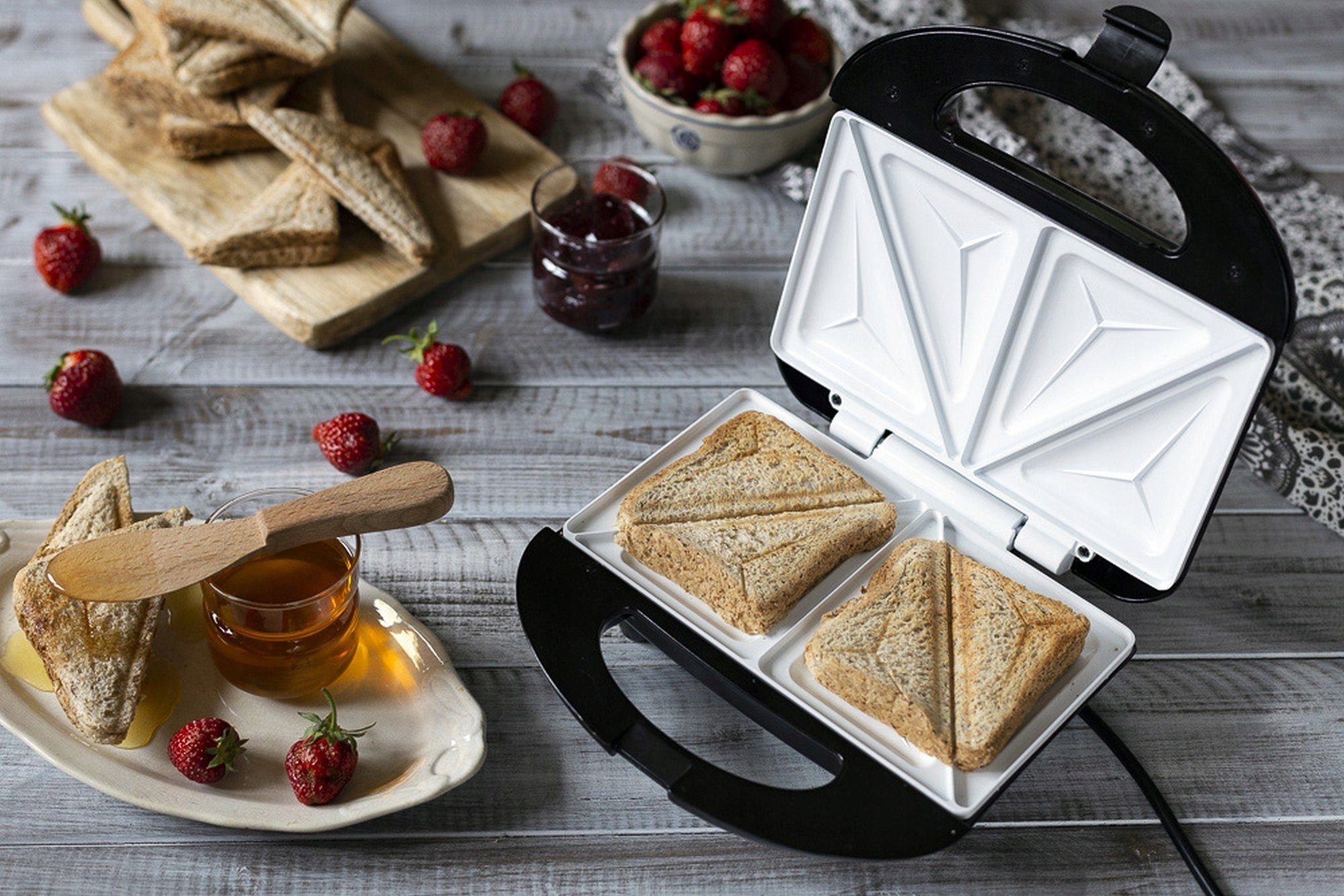 Sumuštinių keptuvė, skrudintuvas, trikampiai, 850W, neprilipusi danga