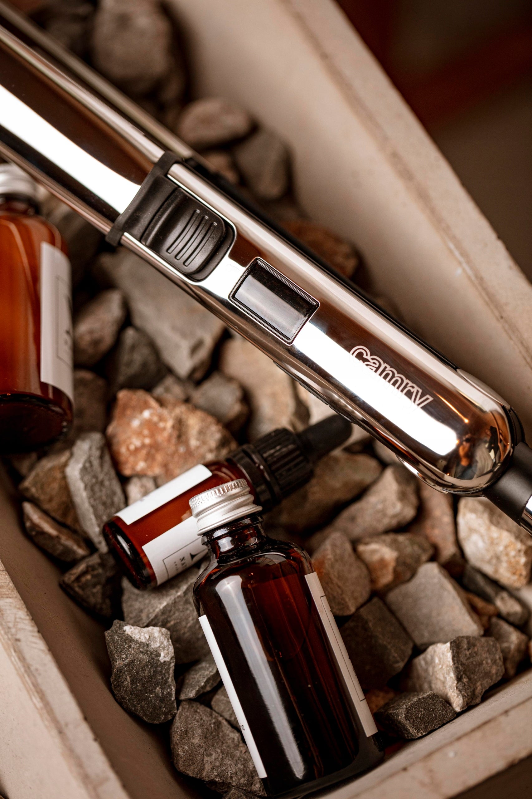 Plaukų tiesintuvas su titano plokštelėmis, jonizacija, temperatūros reguliavimu ir LCD