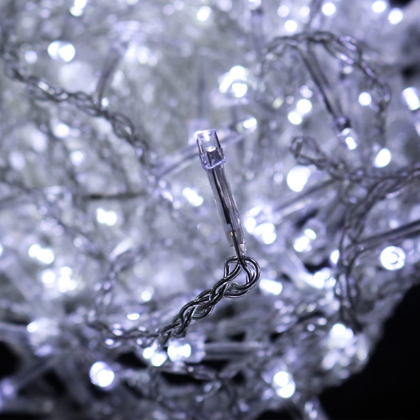 VARVEKLIAI 500 LED UŽuolaidinės lemputės LAUKO IP44 ŠALTAI BALTOS MIRKSINČIOS 15 M Goliat